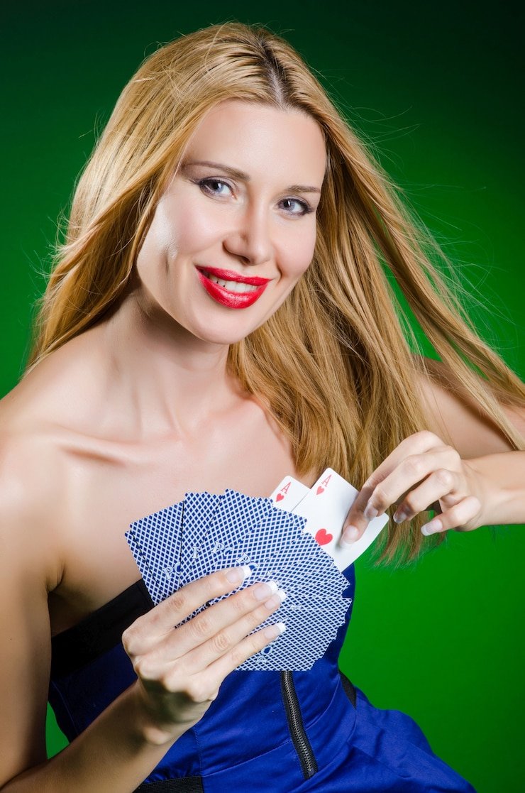 papuslot88 app with JILI roulette table and Liga 1 sportsbook sidebar visible